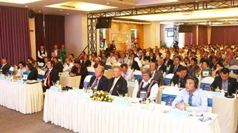 Ngành mía đường: nghiên cứu phải gắn với sản xuất và thương mại Ngành mía đường: nghiên cứu phải gắn với sản xuất và thương mại